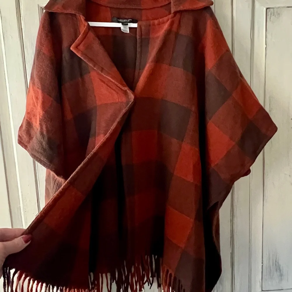 🟤MARC NEW YORK Oversized Plaid Fringe Poncho in Brick Red/Charcoal ONE SIZE - Picture 3 of 7